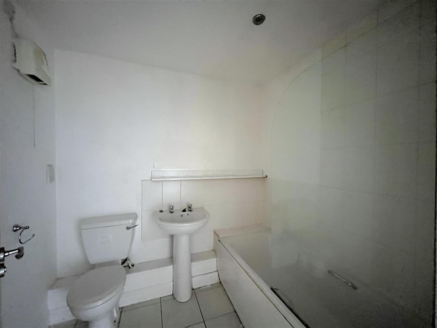 Woodville Ct, Coventry Road, (Handy for Rail Station!) Warwick 13